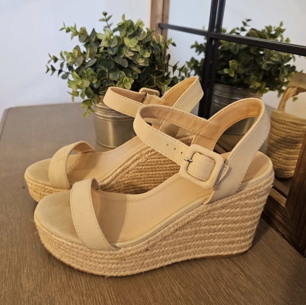 SODA Tan Platform Espadrilles Sz 7.5